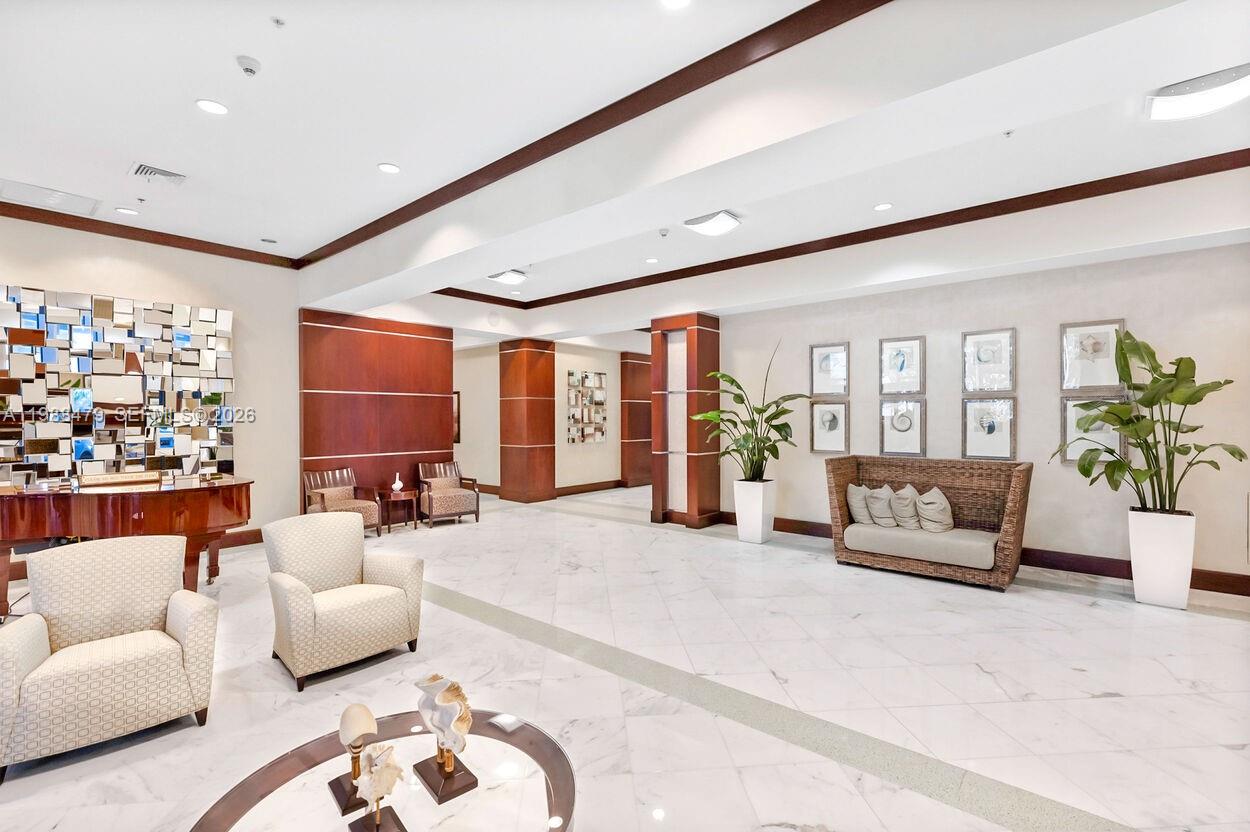 LA PERLA CONDO - Residential Lease