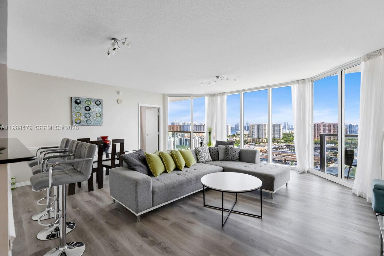 LA PERLA CONDO - Residential Lease