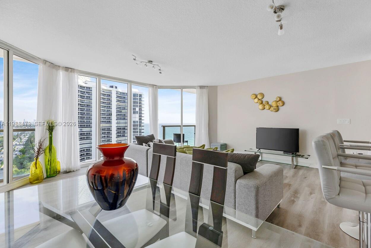 LA PERLA CONDO - Residential Lease