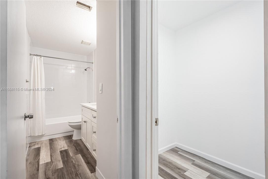 SUMMER LAKE - Residential Lease