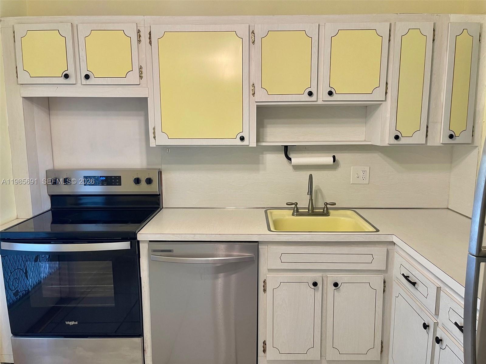 HILLCREST NO 4 CONDO - Residential