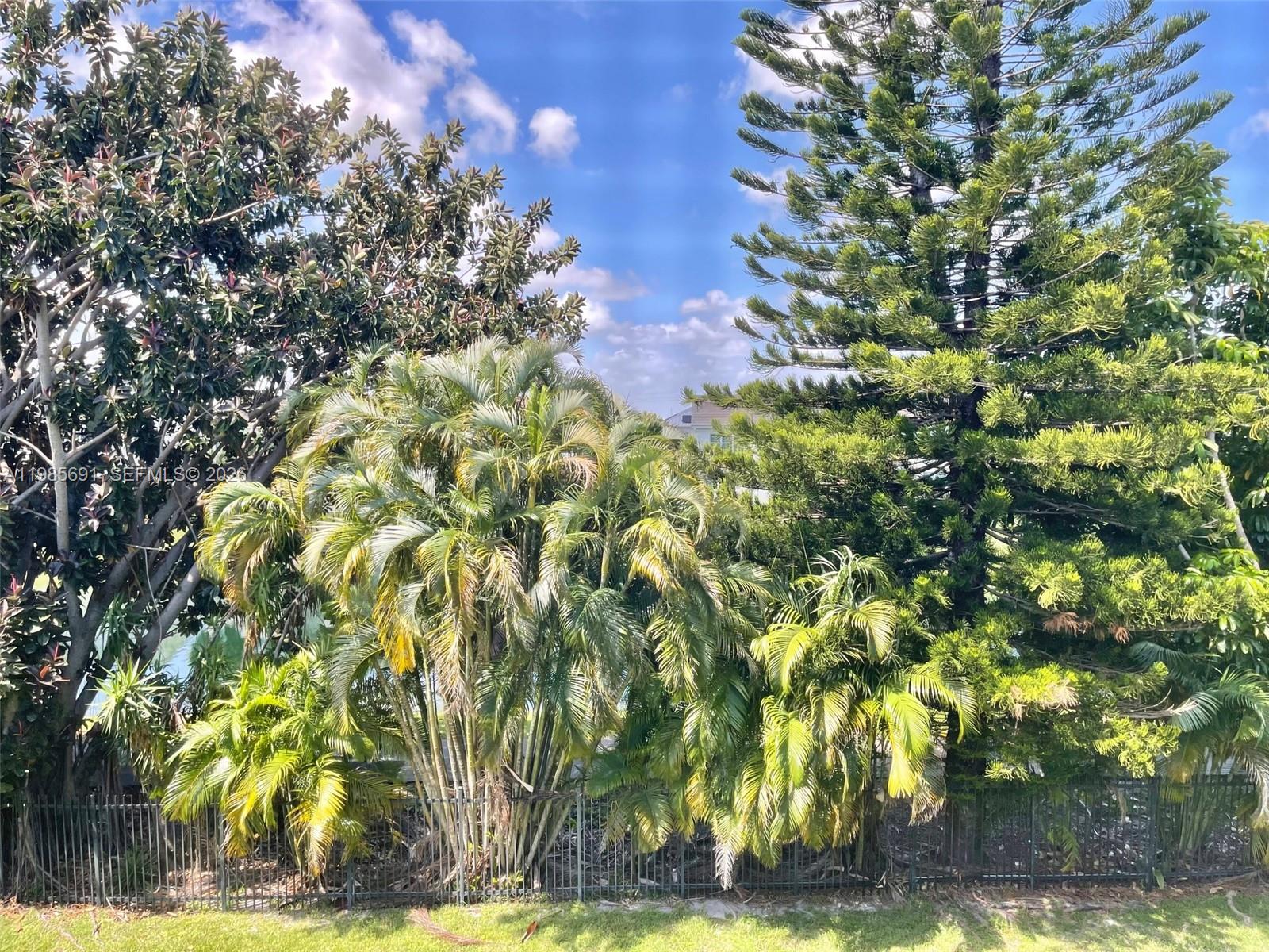 HILLCREST NO 4 CONDO - Residential