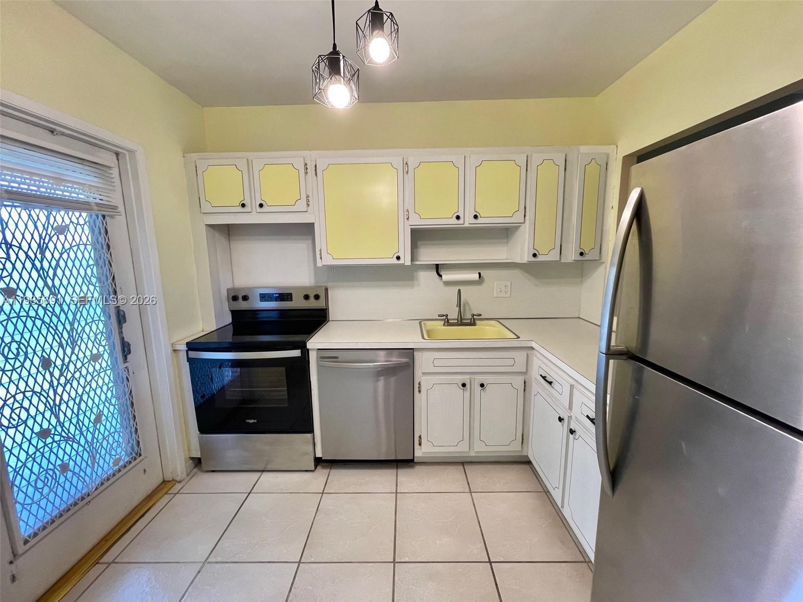 HILLCREST NO 4 CONDO - Residential