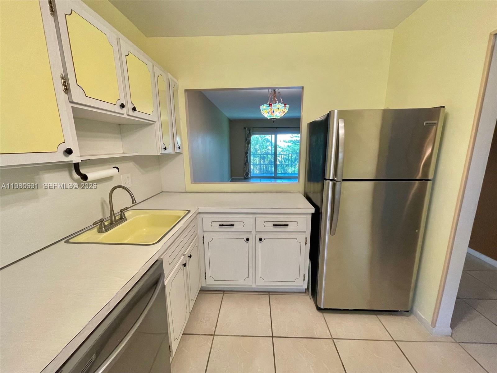 HILLCREST NO 4 CONDO - Residential