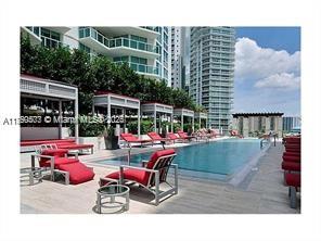 ST TROPEZ ON THE BAY - Residential