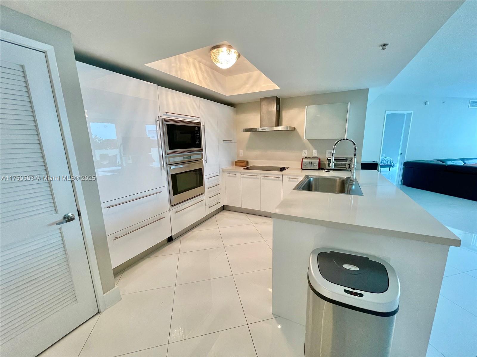 ST TROPEZ ON THE BAY - Residential