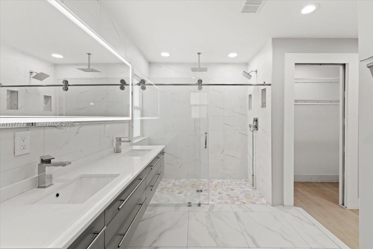 WINSTON PARK - Residential
