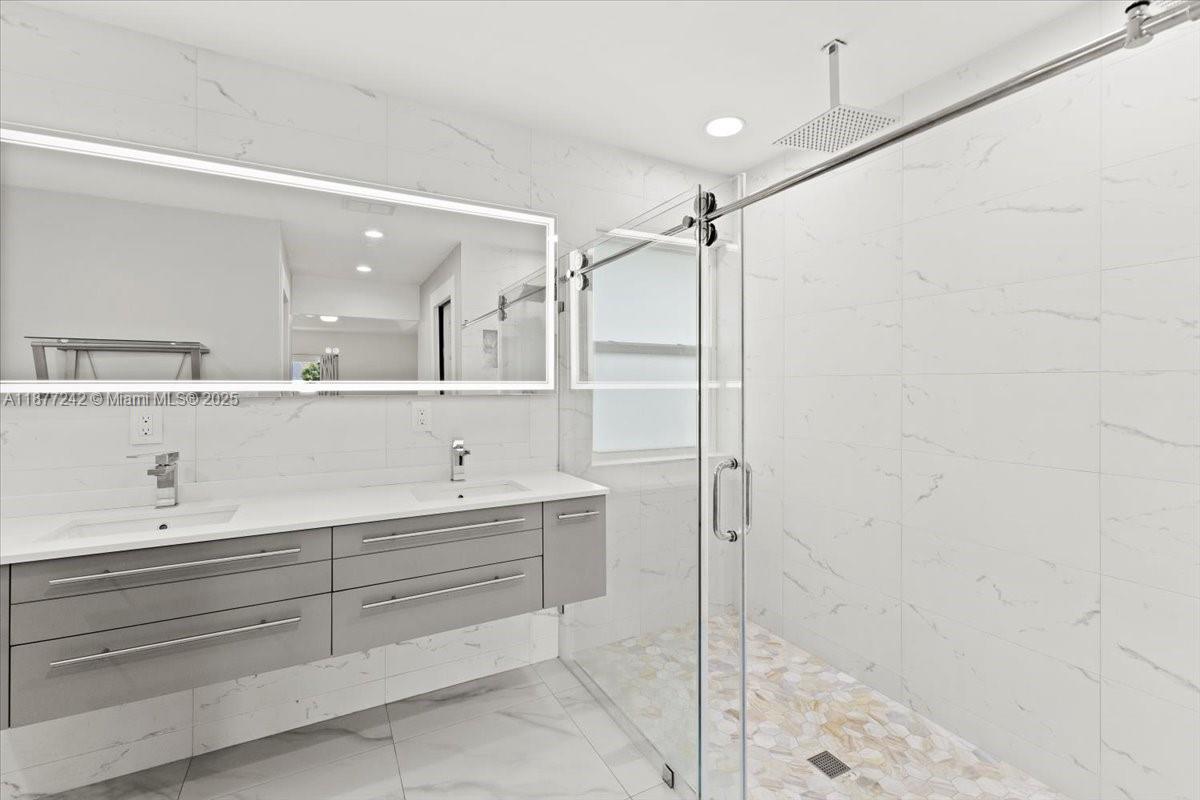 WINSTON PARK - Residential