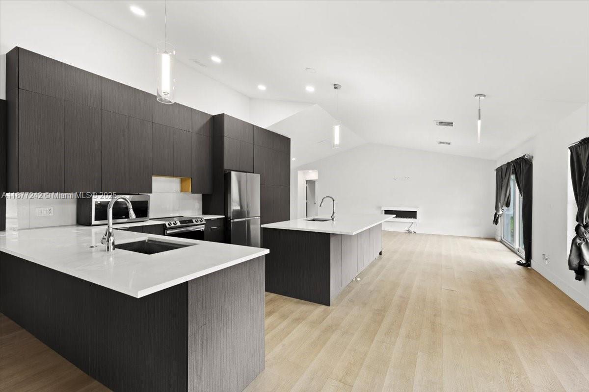 WINSTON PARK - Residential