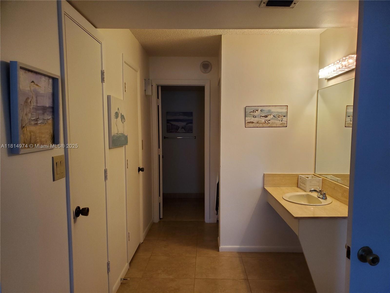 SUMMIT CONDO - Residential