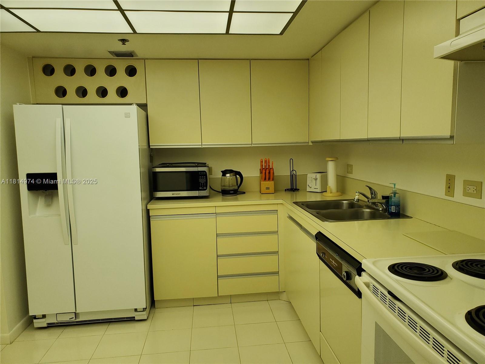 SUMMIT CONDO - Residential