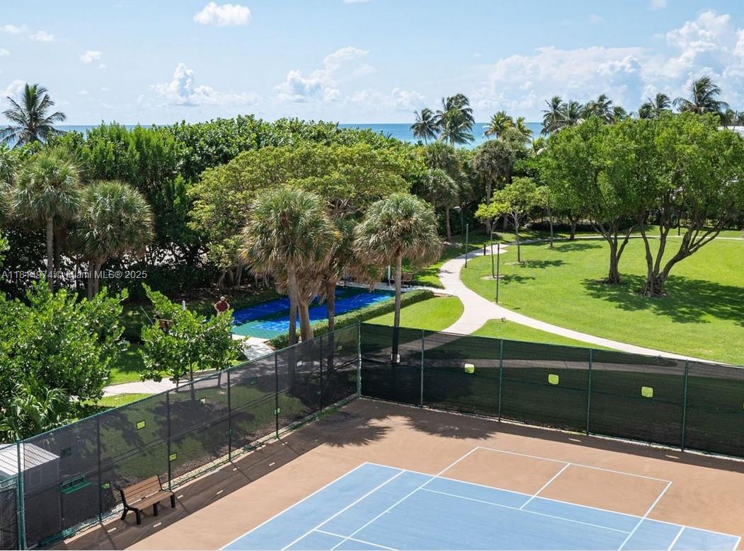 SUMMIT CONDO - Residential