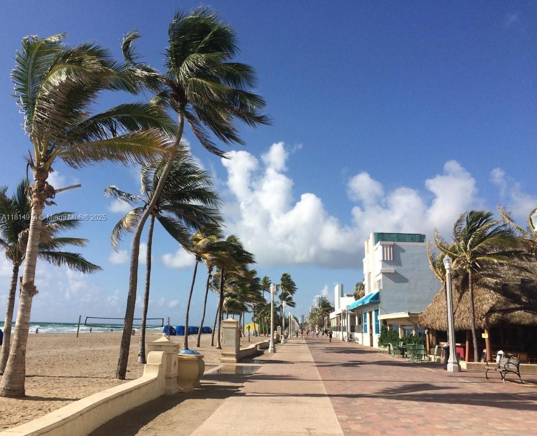 SUMMIT CONDO - Residential