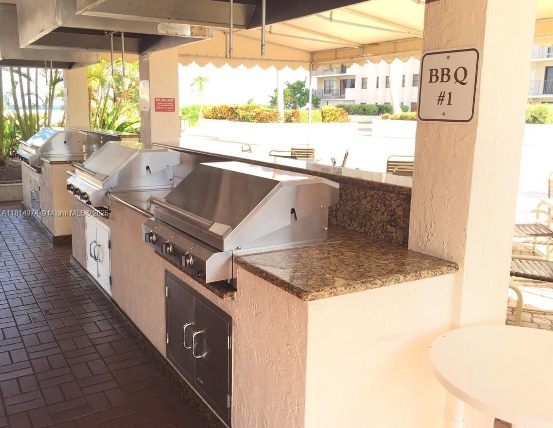 SUMMIT CONDO - Residential