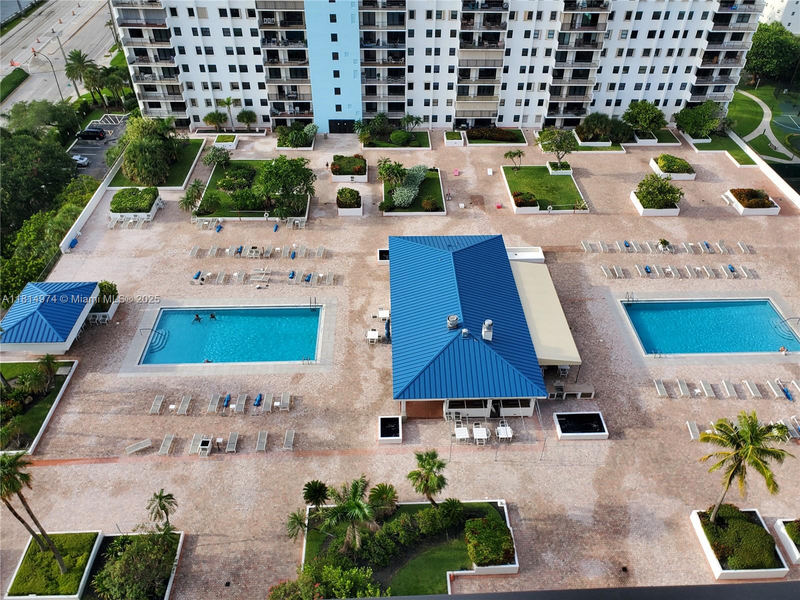 SUMMIT CONDO - Residential