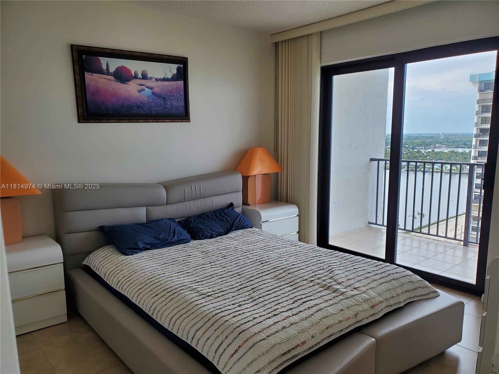 SUMMIT CONDO - Residential