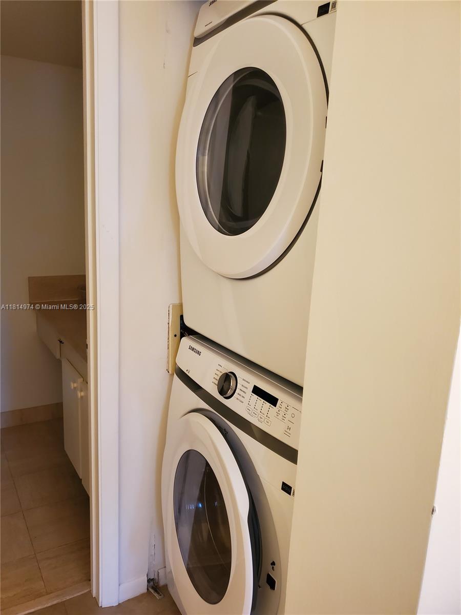 SUMMIT CONDO - Residential