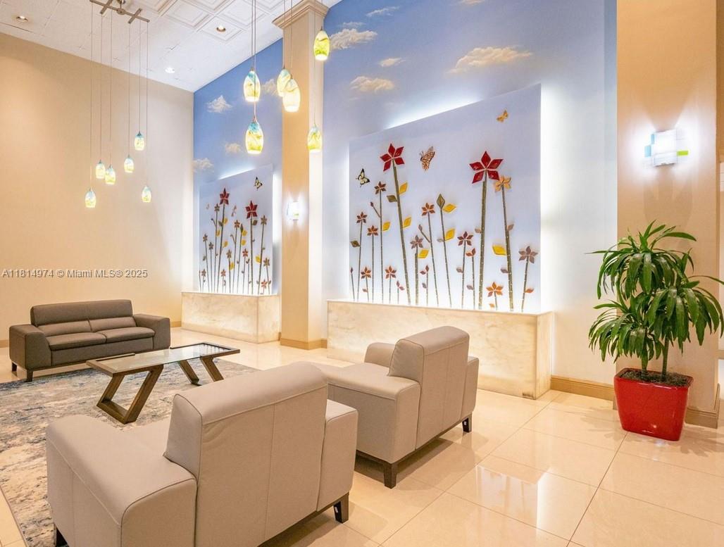 SUMMIT CONDO - Residential