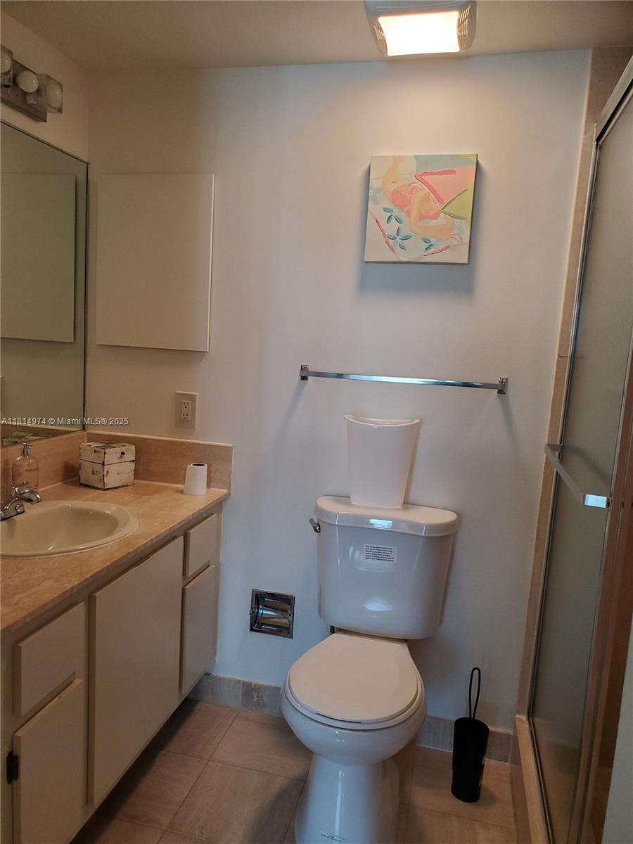 SUMMIT CONDO - Residential