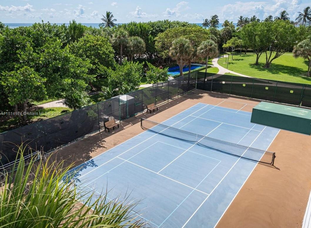 SUMMIT CONDO - Residential