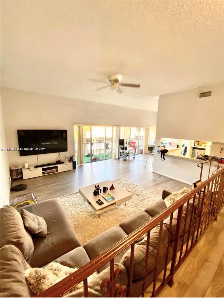 4850 SW 63rd Ter 131, Davie, FL, 33314/$320,000 1 4850 SW 63rd Ter 131