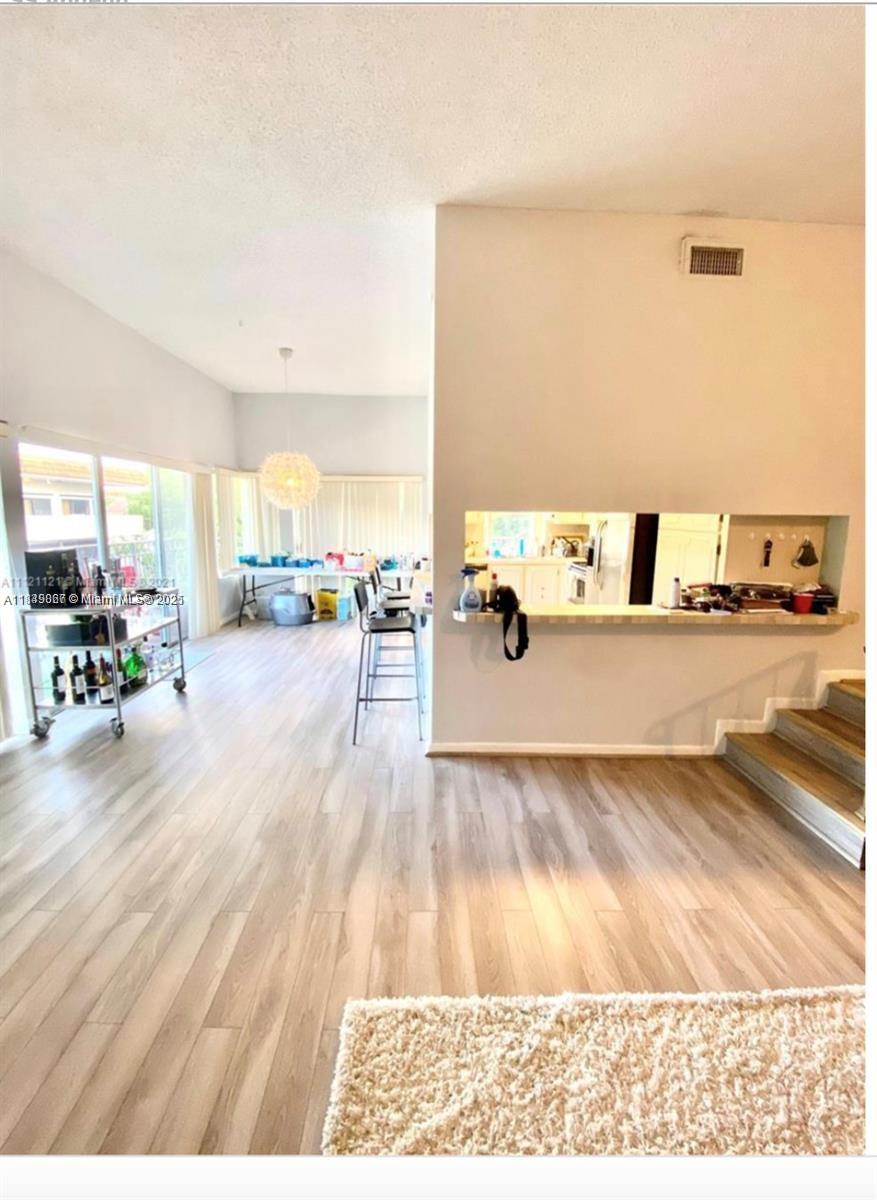 4850 SW 63rd Ter 131, Davie, FL, 33314/$320,000 2 4850 SW 63rd Ter 131