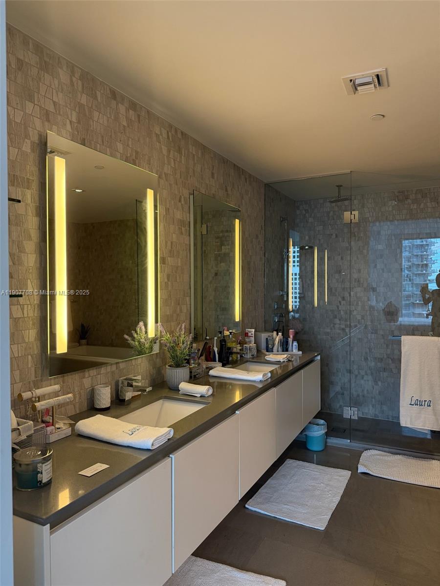 RISE CONDO - Residential Lease