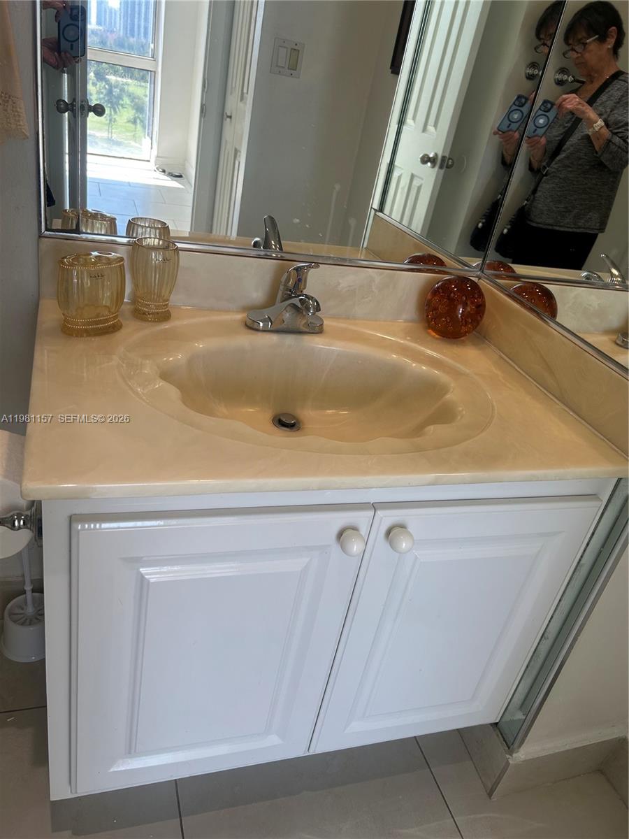 CORONADO CONDO- TOWER II - Residential Lease