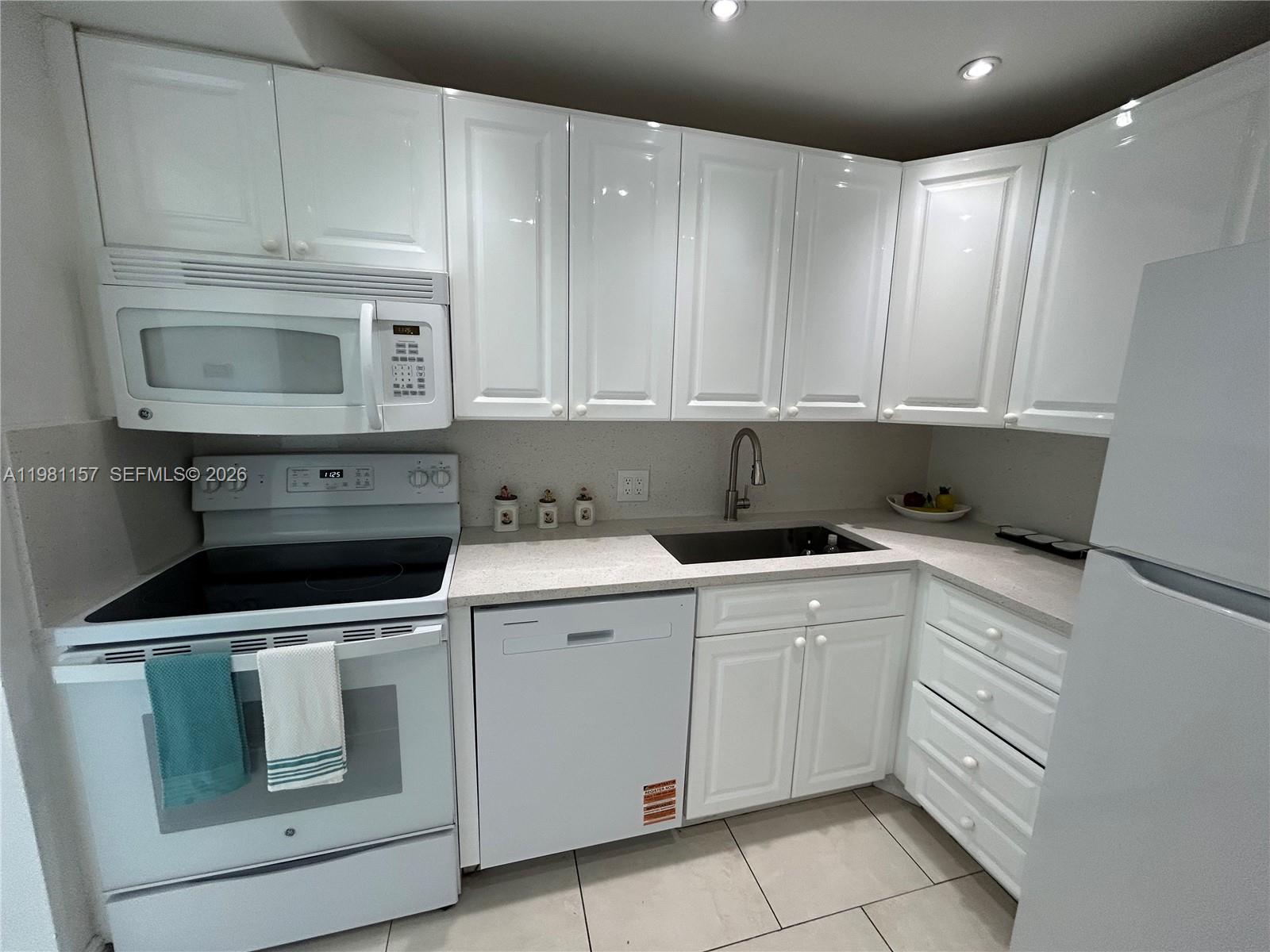 CORONADO CONDO- TOWER II - Residential Lease