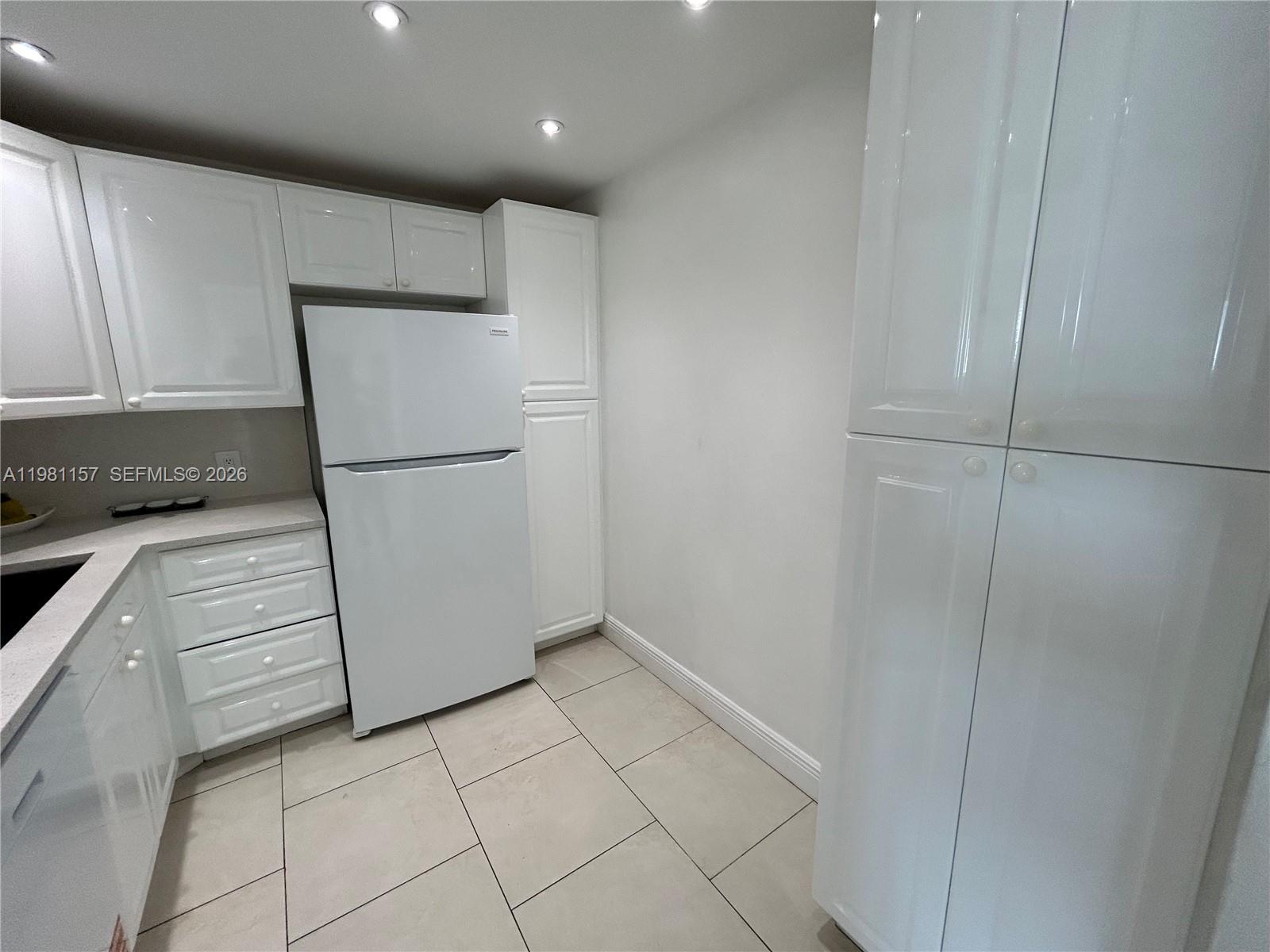 CORONADO CONDO- TOWER II - Residential Lease