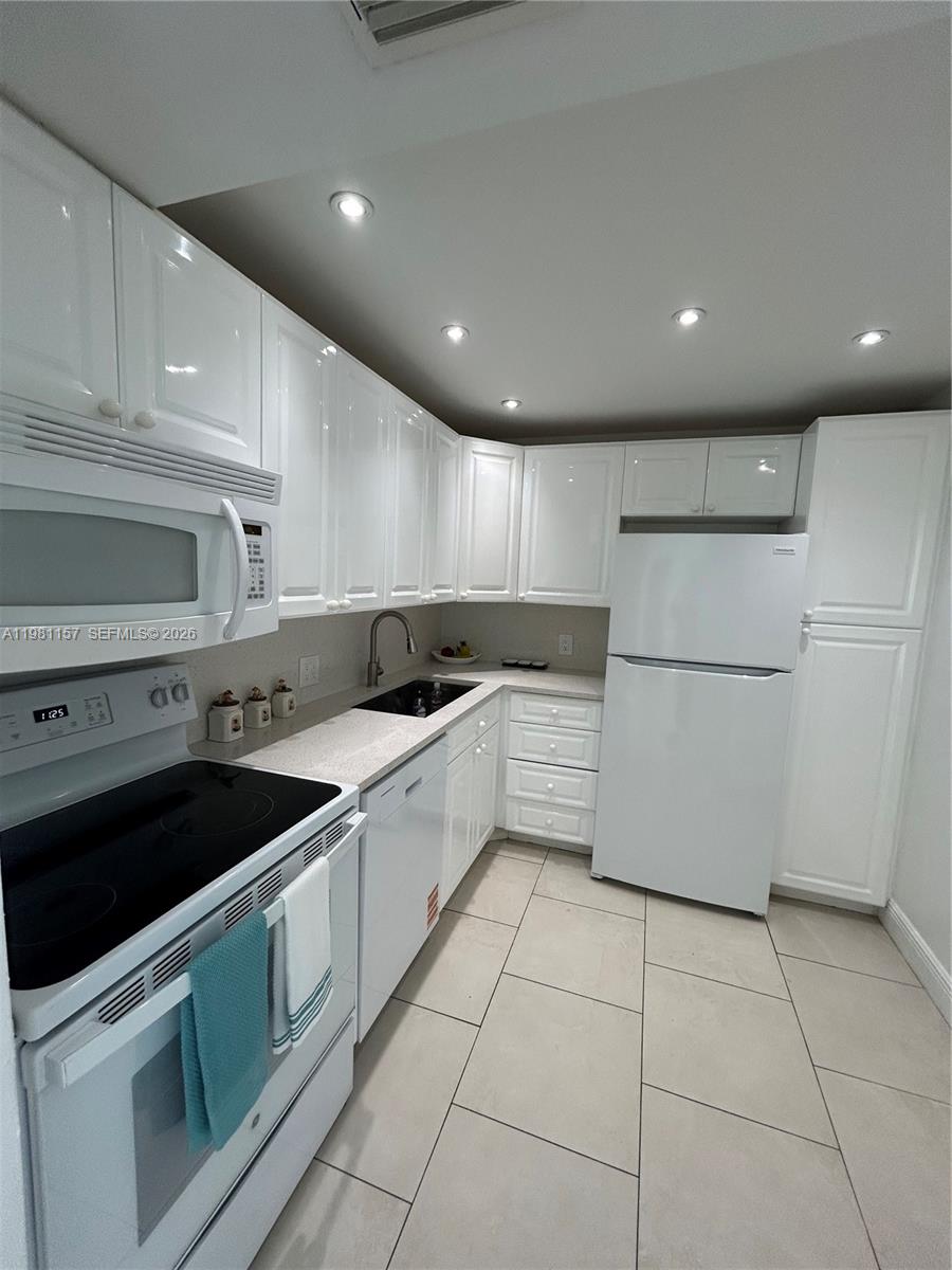 CORONADO CONDO- TOWER II - Residential Lease