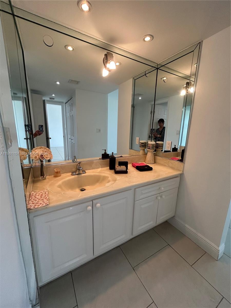 CORONADO CONDO- TOWER II - Residential Lease