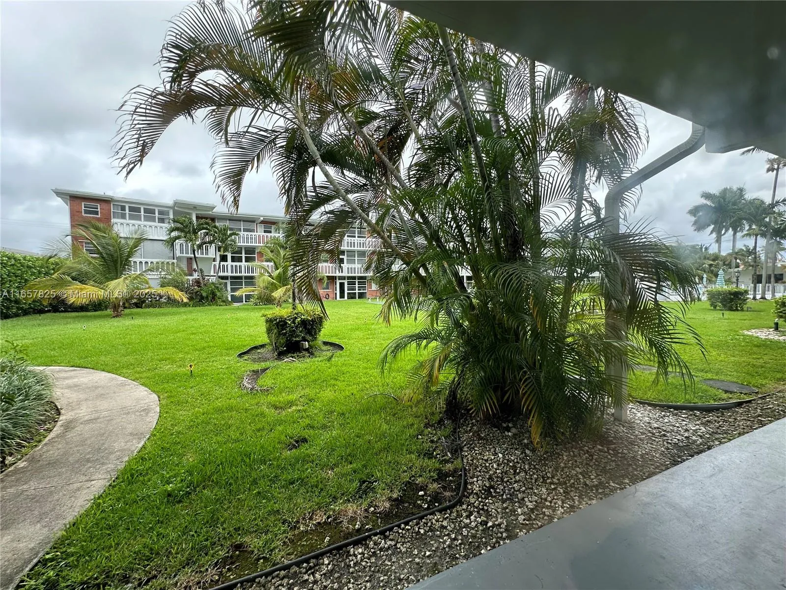 Hallandale Beach, Florida 33009, United States, 1 Bedroom Bedrooms, ,1 BathroomBathrooms,Residential,Pending,43922