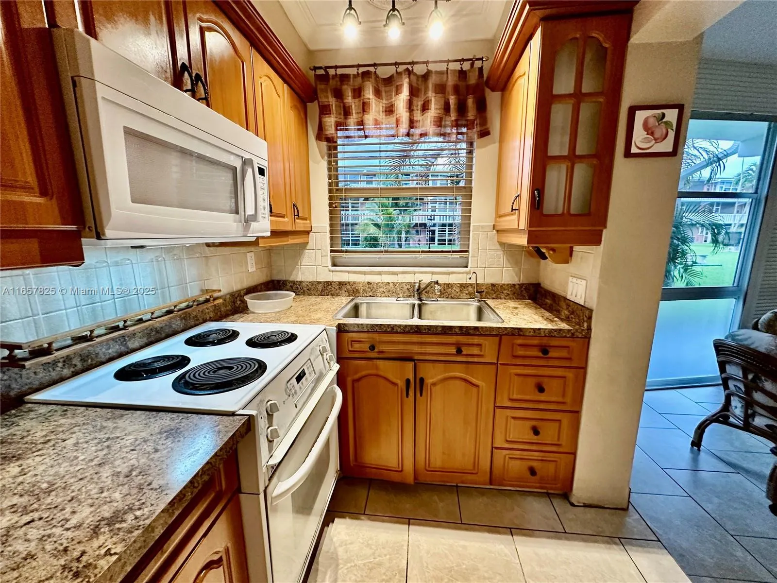 Hallandale Beach, Florida 33009, United States, 1 Bedroom Bedrooms, ,1 BathroomBathrooms,Residential,Pending,43922