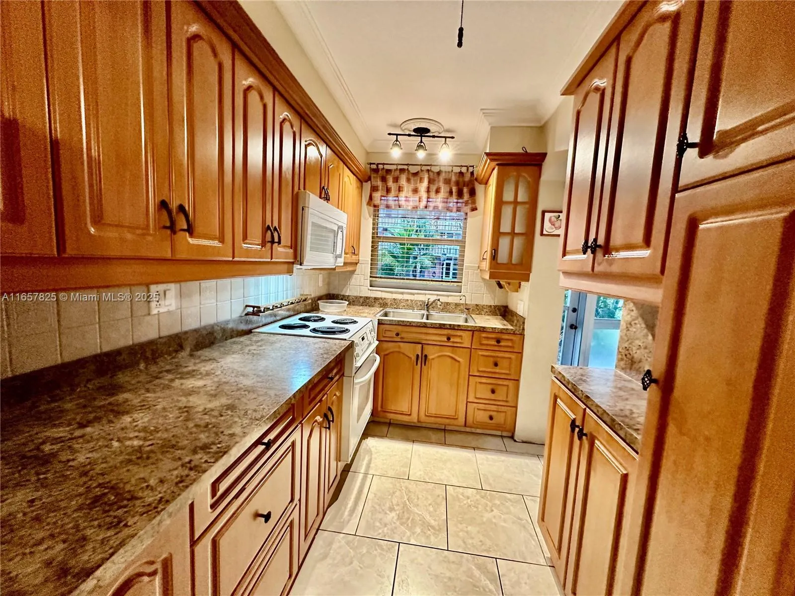 Hallandale Beach, Florida 33009, United States, 1 Bedroom Bedrooms, ,1 BathroomBathrooms,Residential,Pending,43922