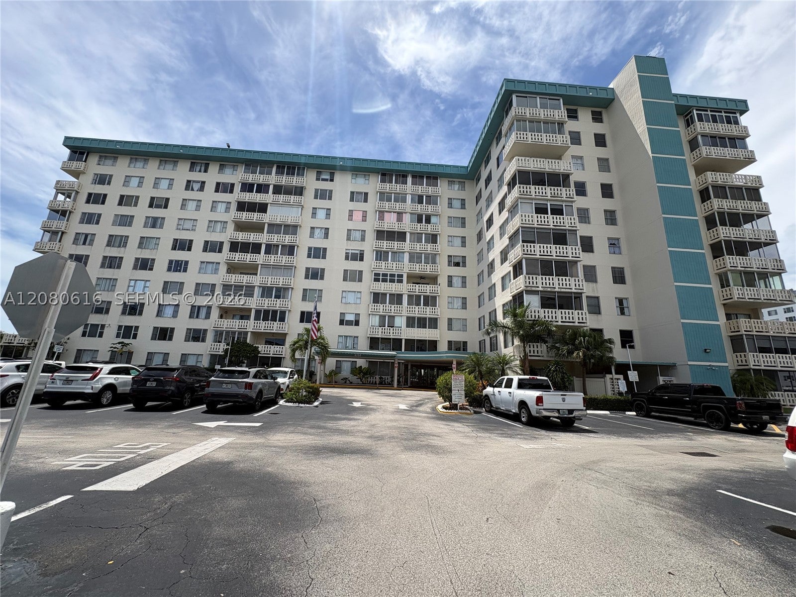 4330 Hillcrest Dr 816