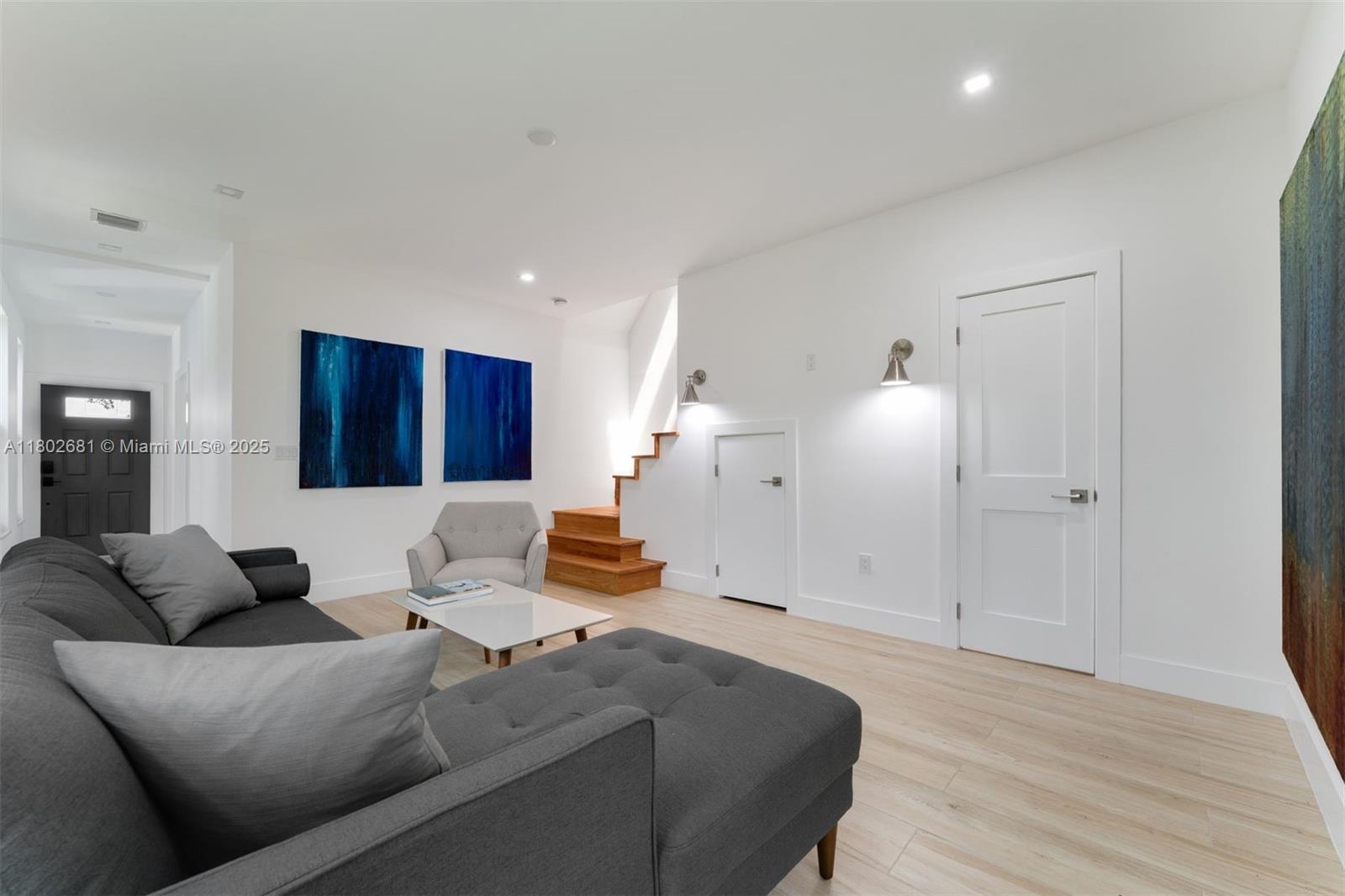3125 Paola Dr