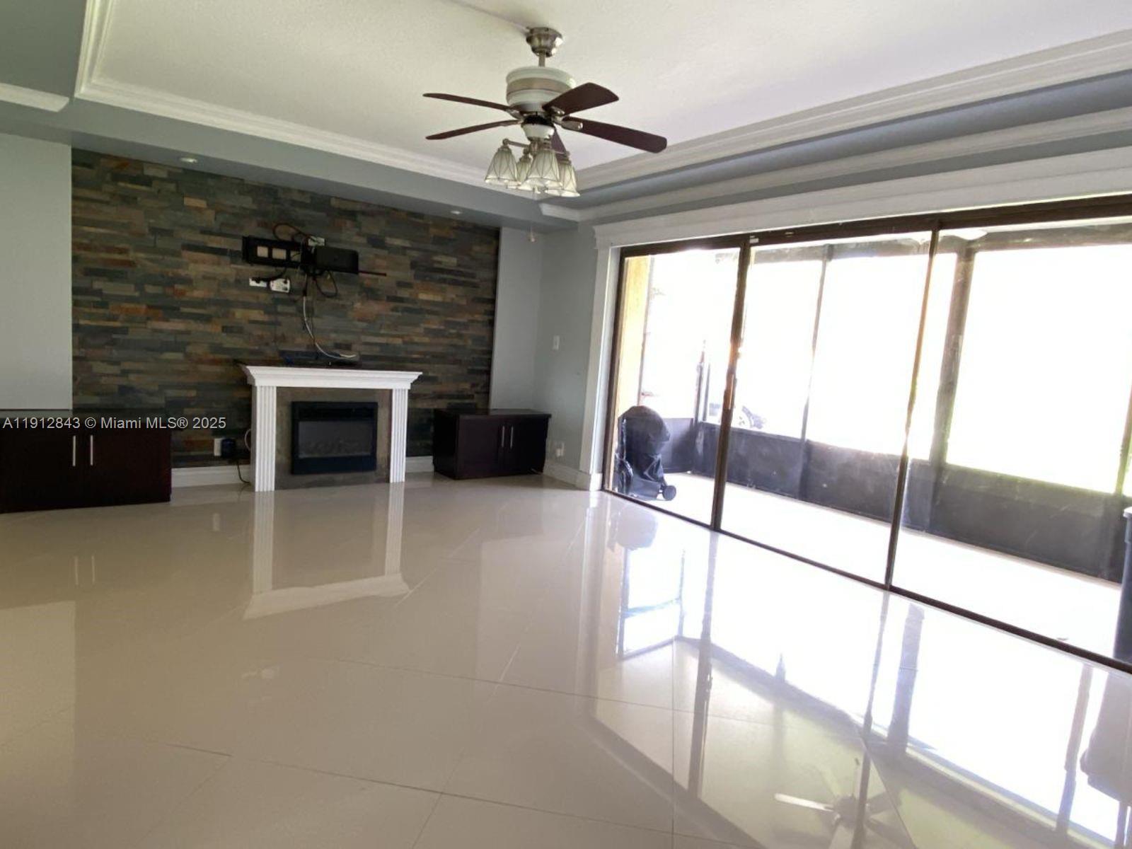 CENTER COURT CONDOMINIUM - Residential Lease