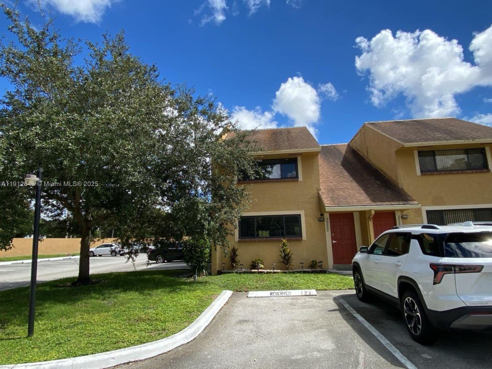 CENTER COURT CONDOMINIUM - Residential Lease