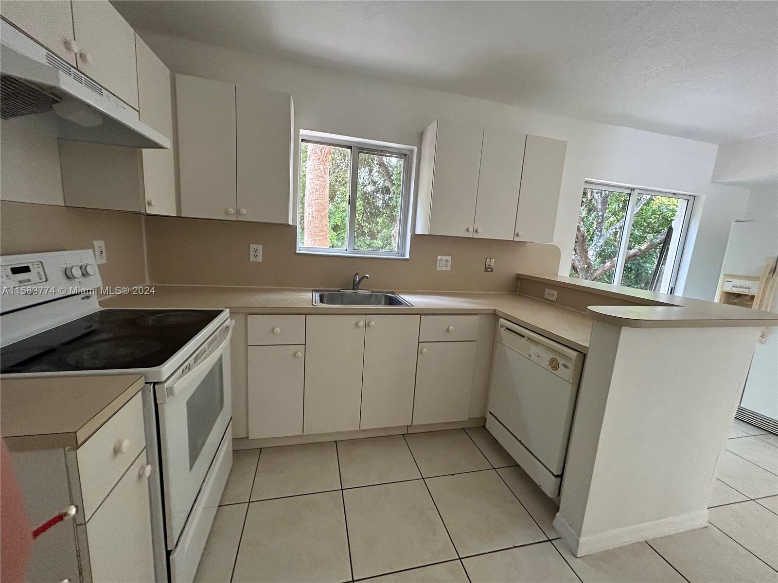 VENETIA GARDENS SOUTH CON - Residential Lease