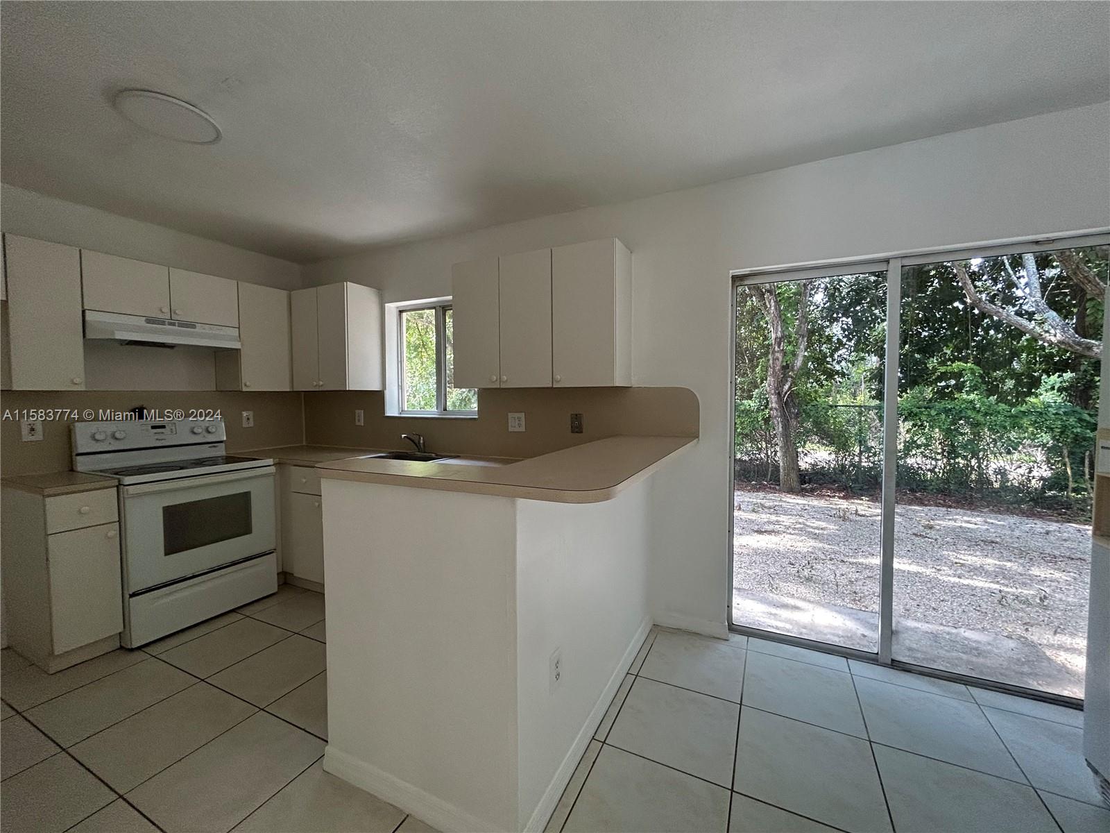 VENETIA GARDENS SOUTH CON - Residential Lease