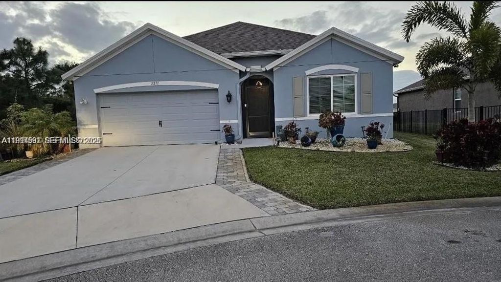 Photo of 2271 SW Arlington Dr SW, Vero Beach, FL 32968 (MLS # A11994591)