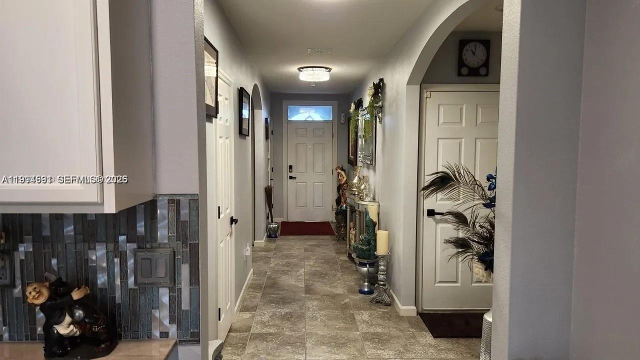 2271 SW Arlington Dr SW