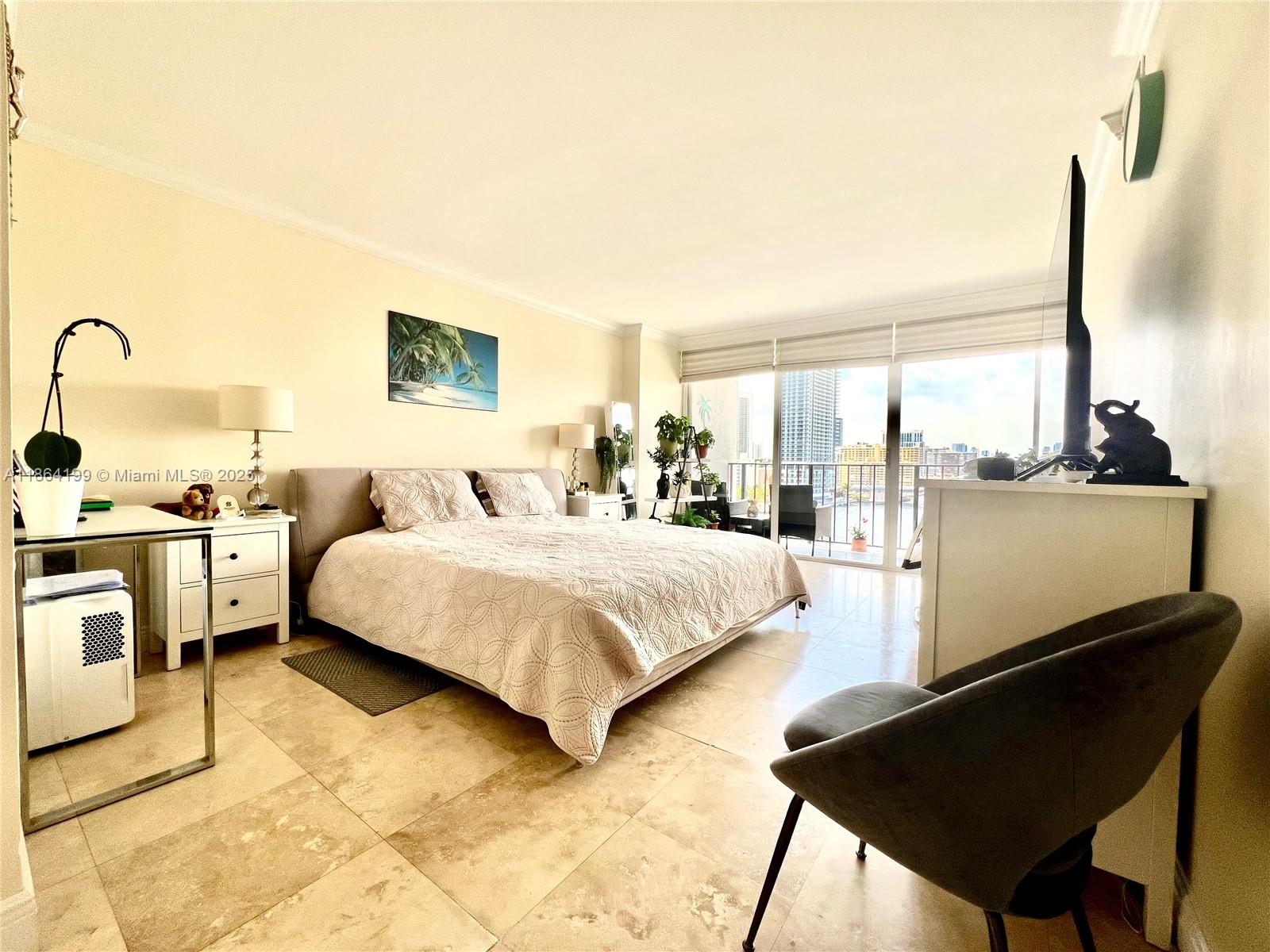 200 LESLIE CONDO - Residential