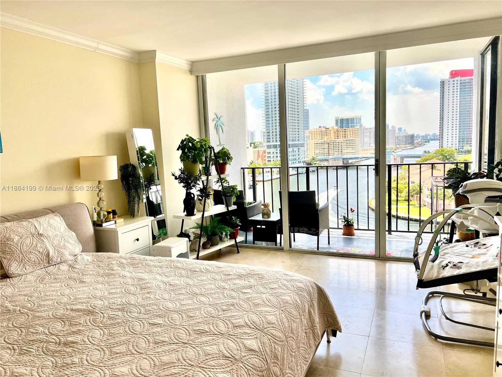 200 LESLIE CONDO - Residential