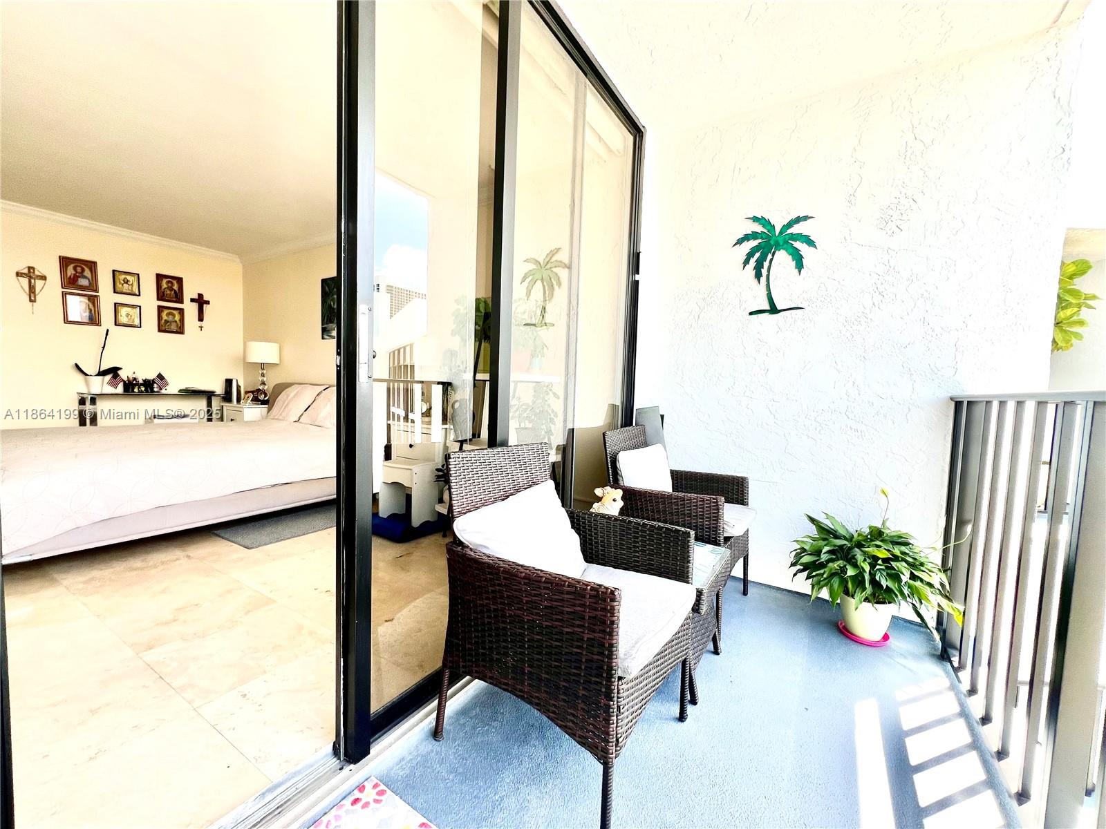 200 LESLIE CONDO - Residential