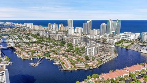 200 LESLIE CONDO - Residential