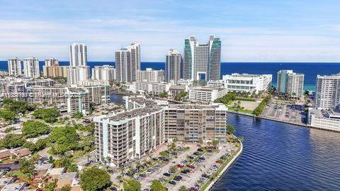 200 LESLIE CONDO - Residential