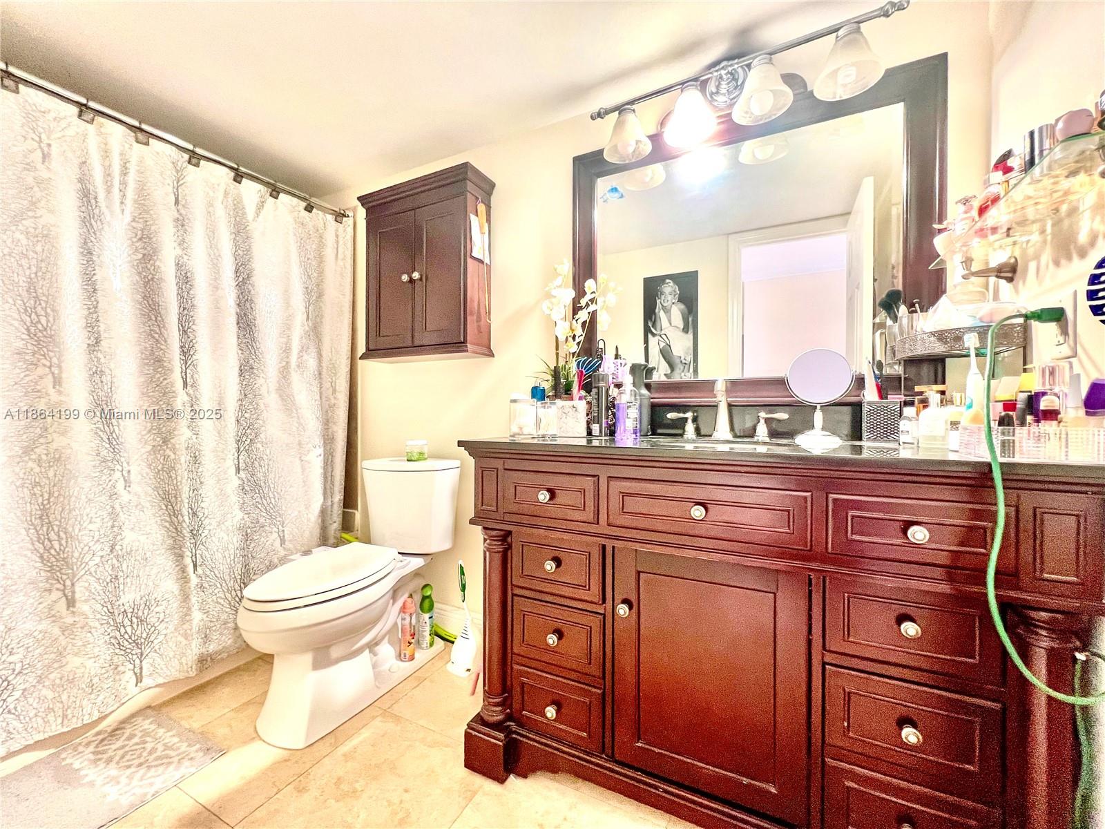 200 LESLIE CONDO - Residential