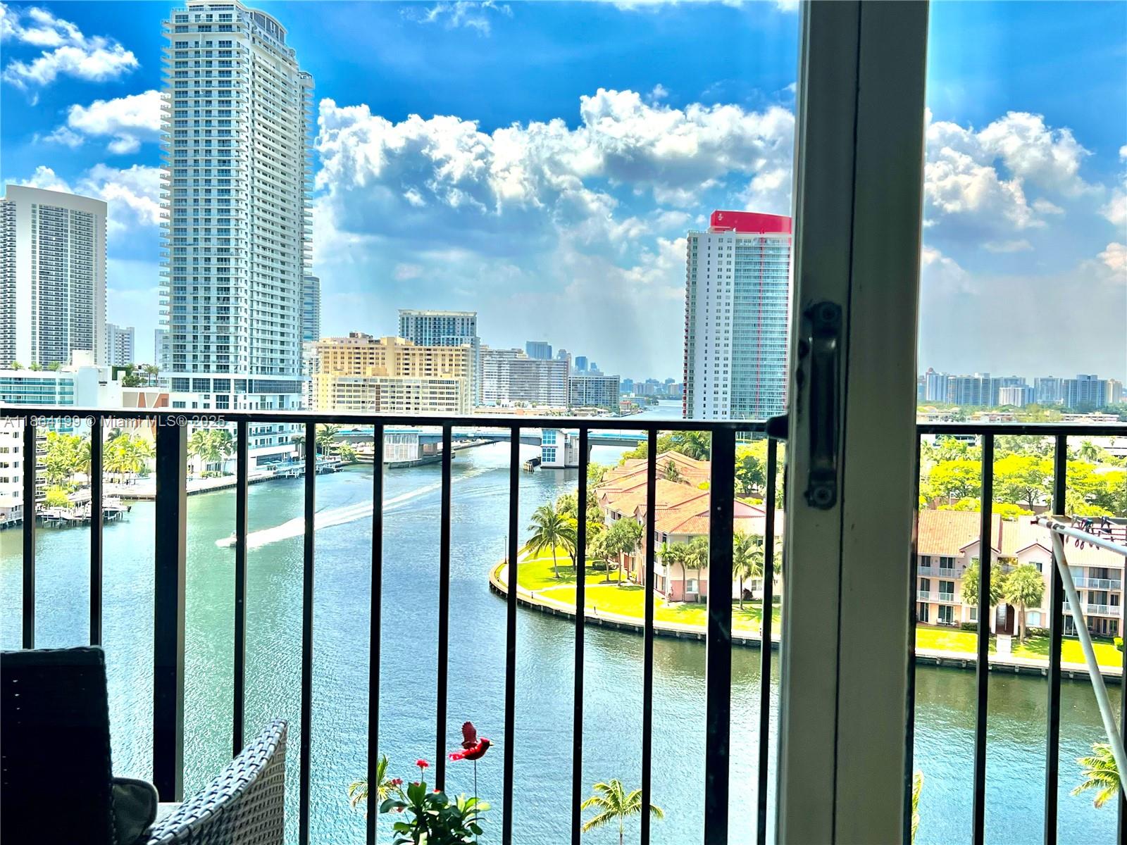 200 LESLIE CONDO - Residential